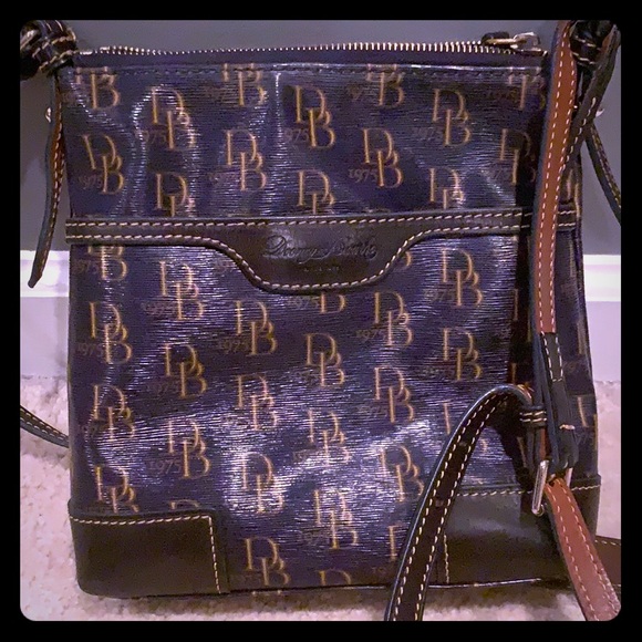 Dooney & Bourke Handbags - Authentic Dooney and Bourke shoulder bag